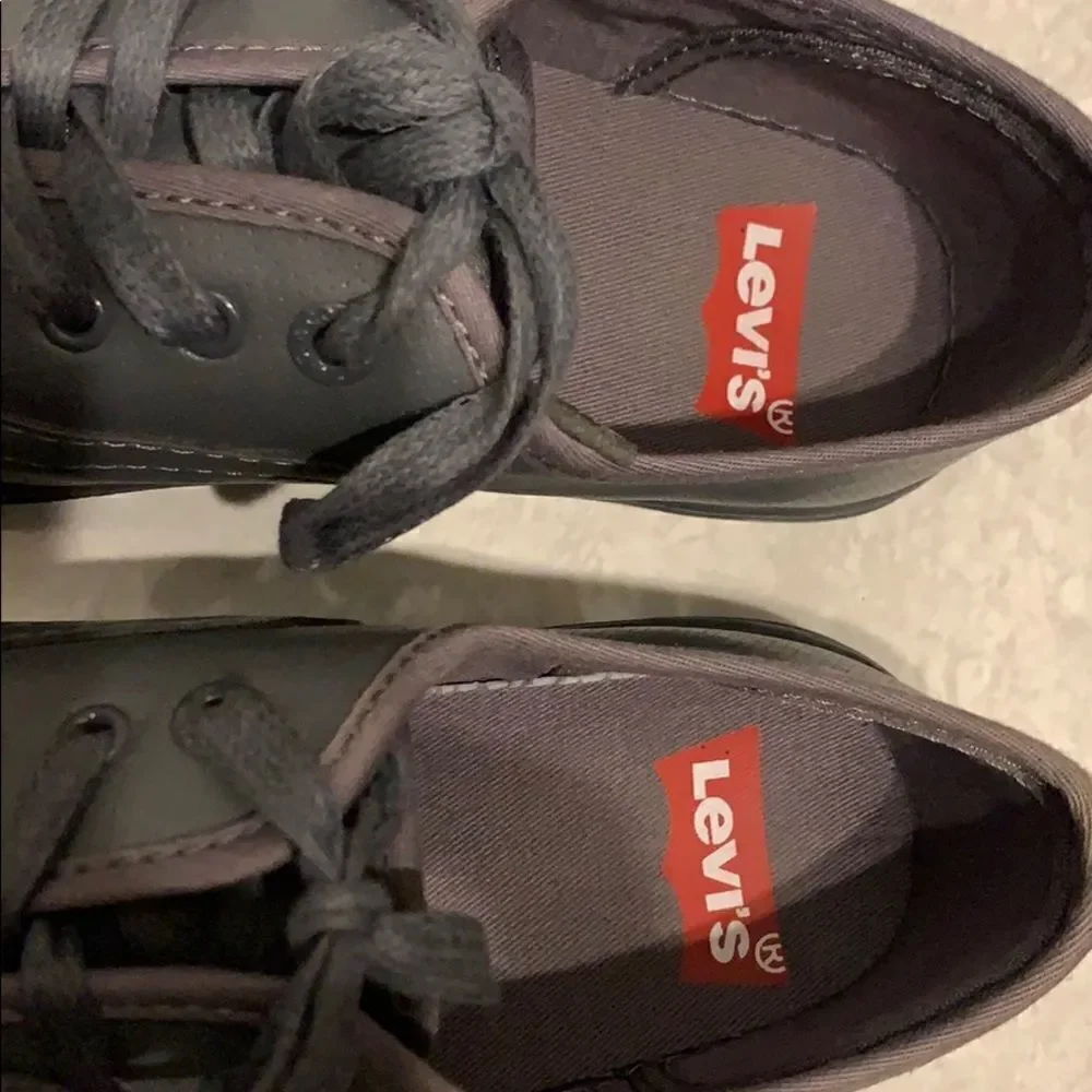 Levi’s boy shoes 👟 - Picture 2 of 5